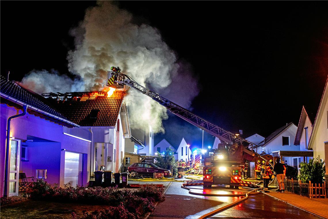 Die Feuerwehren der Umgebung waren mit einem Großaufgebot vor Ort. 7aktuell.de/Simon Adomat
