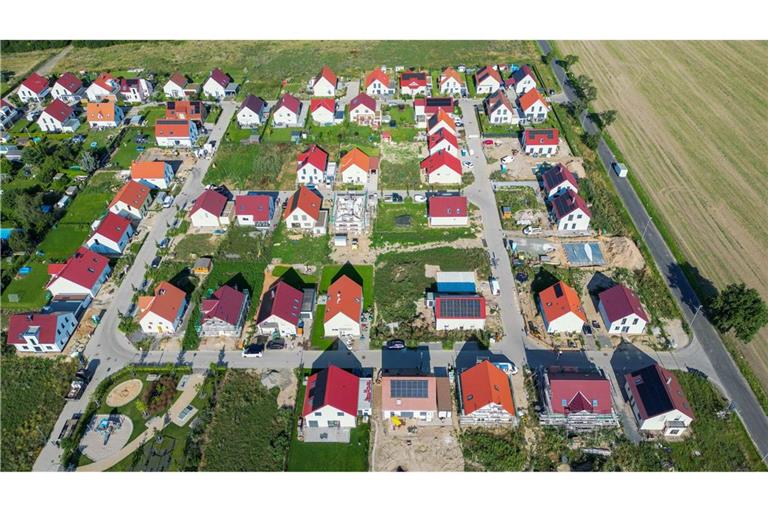 Die Finanzaufsicht lockert die Kreditvorgaben für Banken - das könnte zu mehr Immobiliendarlehen führen (Archivbild)