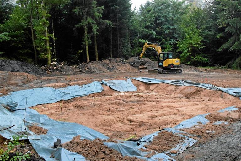 Die Fläche ist freigeräumt, es folgen die Fundamentierungsarbeiten. Foto: Elisabeth Klaper
