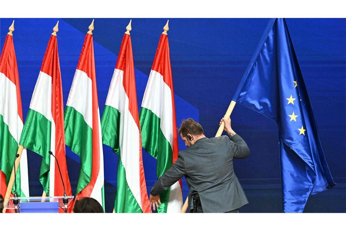 Die Flagge der EU ist wieder gern gesehen in Ungarn – wie hier im Kongresszentrum von Budapest.
