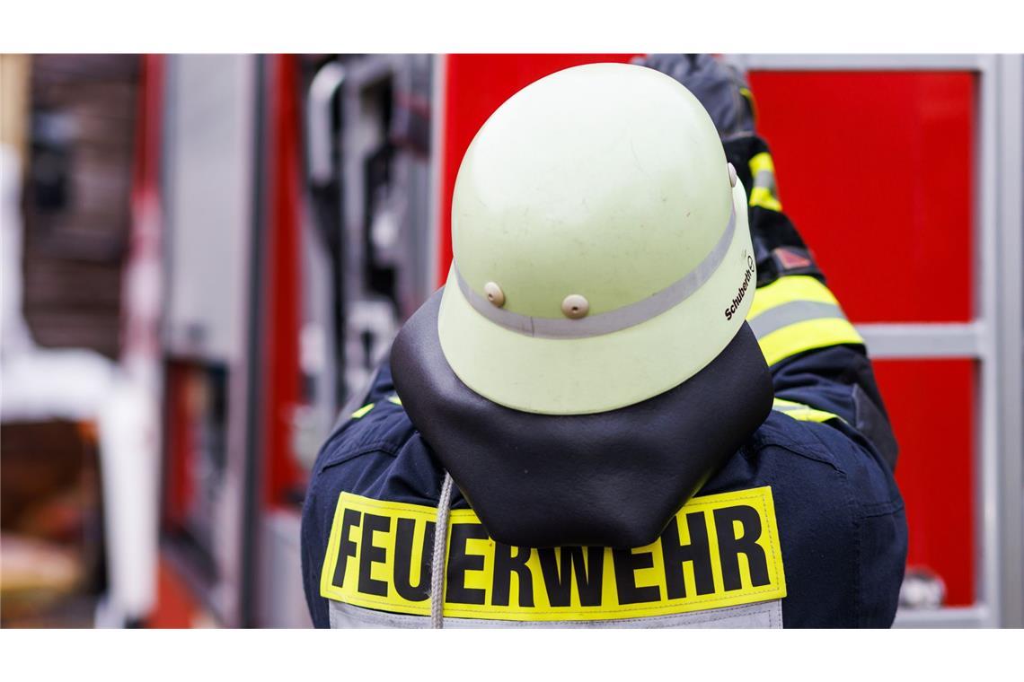 Die Flammen griffen auch auf den darüberliegenden Balkon und teilweise auf den Dachstuhl über (Symbolbild).