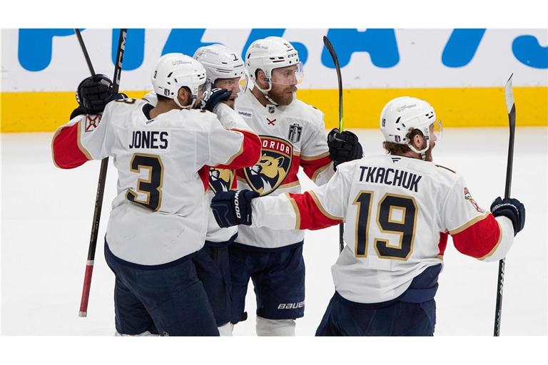 Die Florida Panthers feiern ein Tor gegen die Edmonton Oilers.