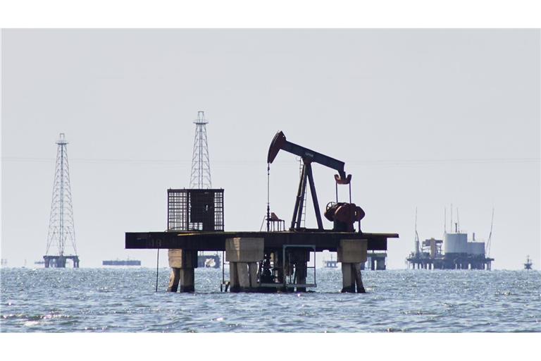 Die Förderung von Öl und Gas heizt das Klima weiter an – und ist dennoch weiter stark verbreitet oder wird wie von US-Präsident Donald Trump sogar noch vorangetrieben.