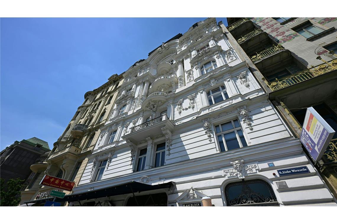 Die Frau wurde von Freunden in ihrer Wohnung tot aufgefunden.