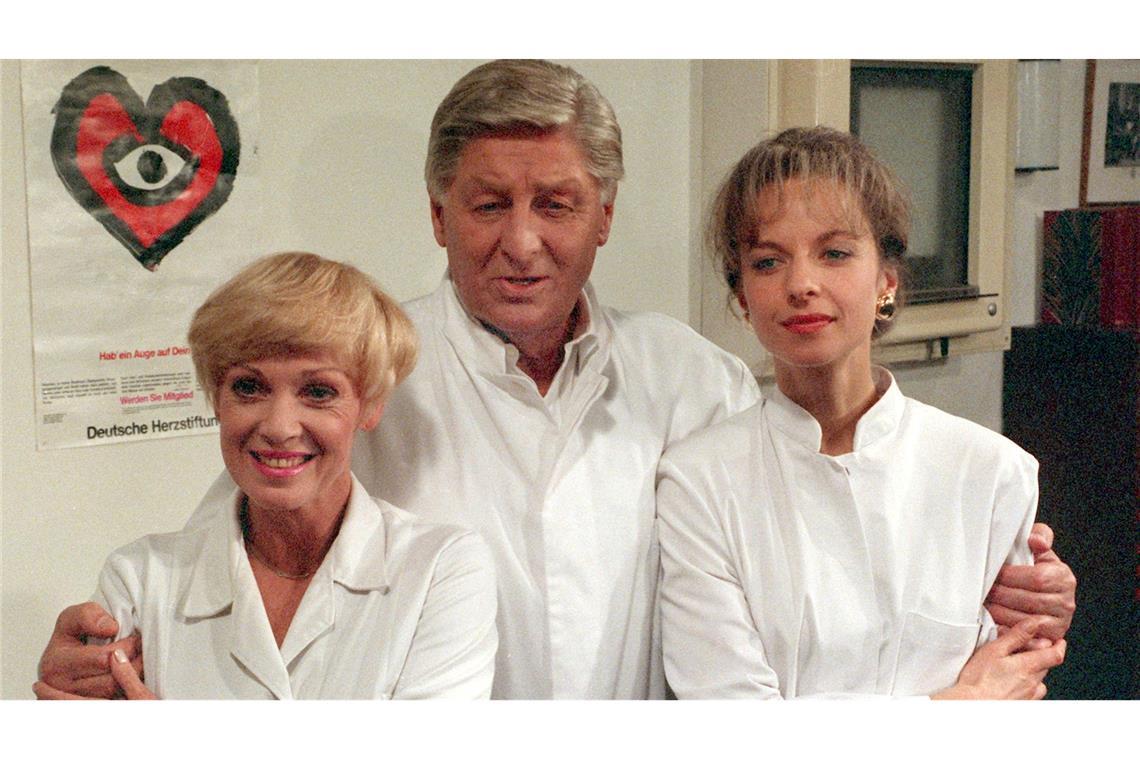 Die kleine freche Frau: Schauspielerin Anita Kupsch ist tot Die freche, schlagfertige Arzthelferin aus der ARD-Vorabendserie "Praxis Bülowbogen" - so haben viele Kupsch in Erinnerung.