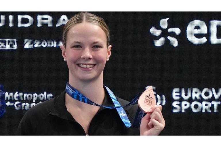 Die Freibergerin Maya Werner durfte sich bei der Schwimm-EM in Paris drei Bronzemedaillen umhängen.