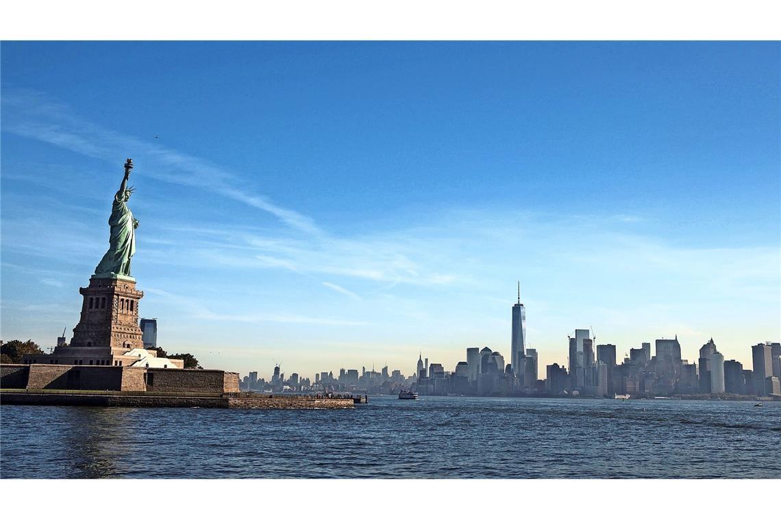 Französischer Europaabgeordneter: USA soll Freiheitsstatue zurückgeben Die Freiheitsstatue in New York: Ein französischer Europabgeordneter fordert das einstige Geschenk Frankreichs an die USA zurück. (Archivbild)