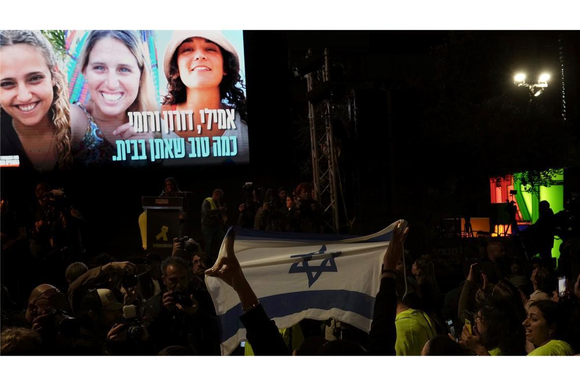 Waffenruhe im Gaza-Krieg begonnen: Erste Geiseln frei Die Freilassung wurde möglich, weil eine Waffenruhe in Kraft trat.