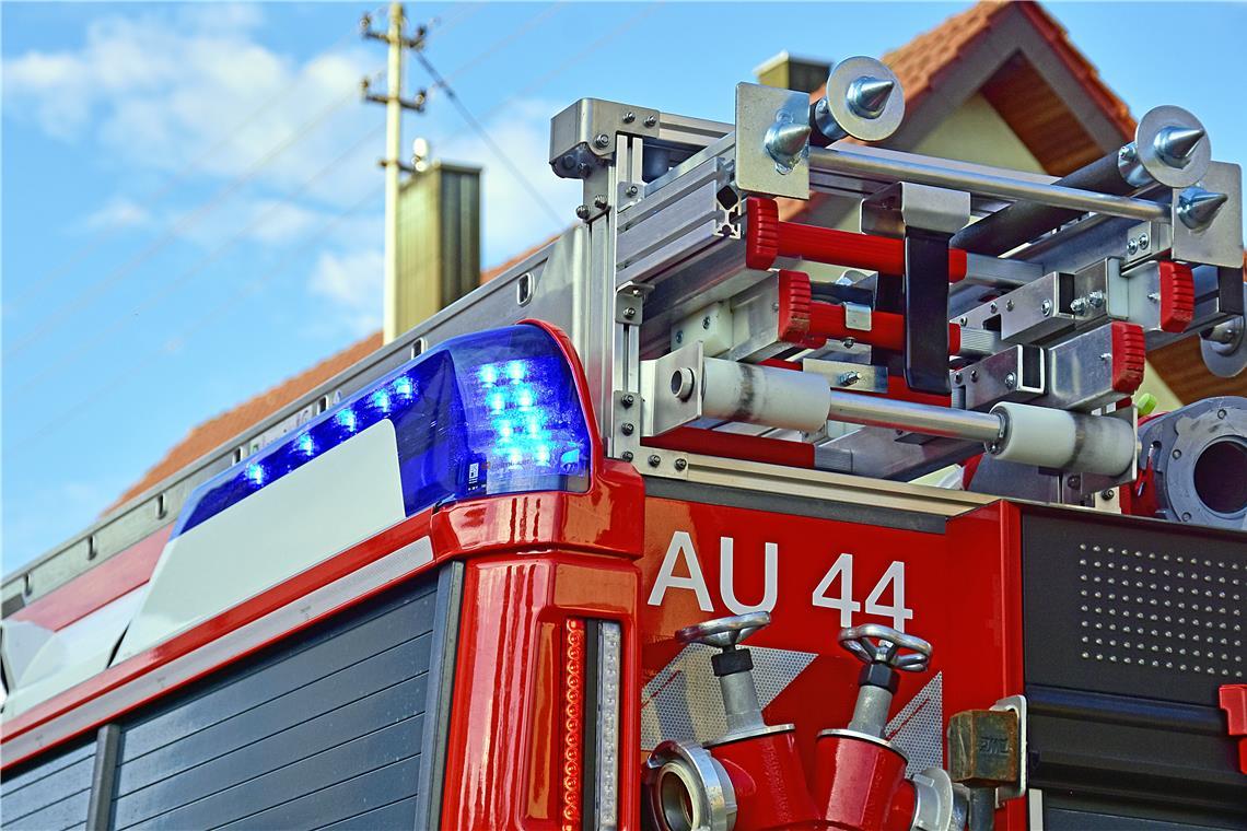 Garage in Allmersbach im Tal brennt vollständig aus Die Freiwilligen Feuerwehren aus Allmersbach im Tal, Auenwald, Weissach im Tal und Backnang waren mit insgesamt acht Fahrzeugen und 48 Einsatzkräften vor Ort. Symbolfoto: Tobias Sellmaier