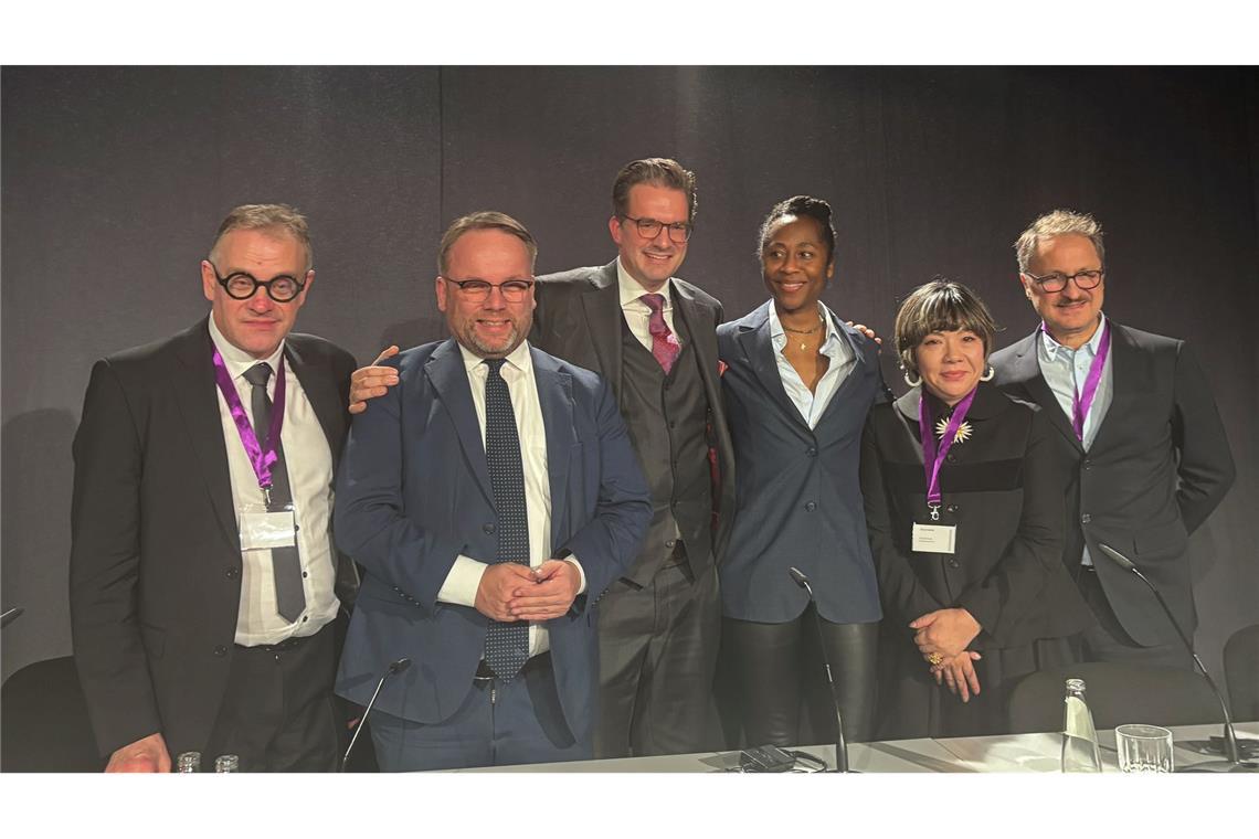 Naomi Beckwith übernimmt Künstlerische Leitung der documenta Die Freude bei den Verantwortlichen der documenta über die Entscheidung der Findungskommission war groß.