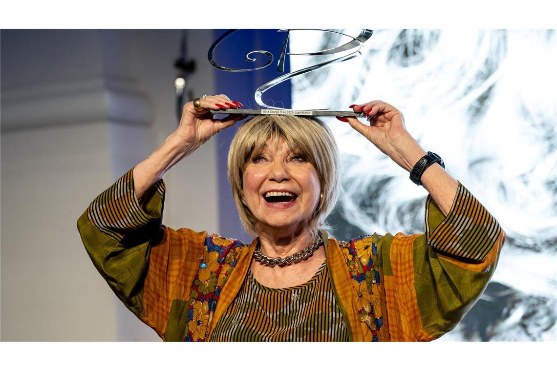 Die Freude ist ihr anzusehen: Judy Winter.