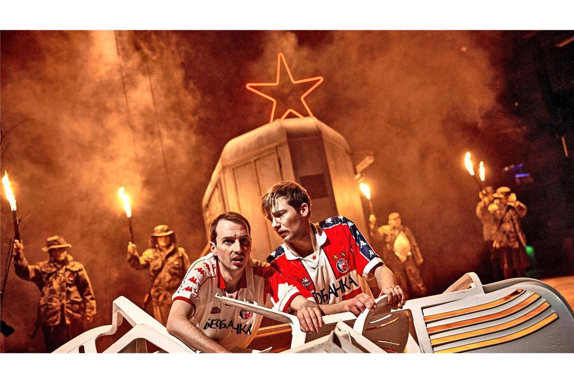 Der Krieg im Kopf des Zauberers Die Freunde Aleksandar (Kim Patrick Biele, links) und Edin (Reyniel Ostermann) geraten in Kriegswirren.