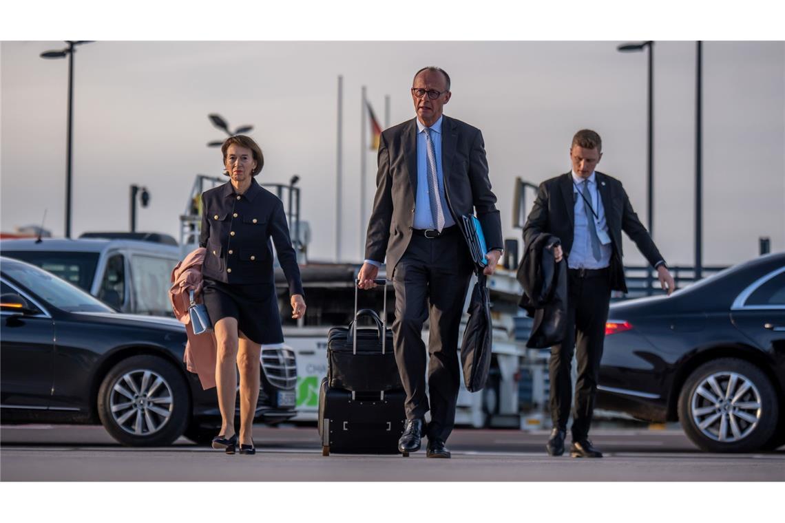 Merz besucht Erdogan - mit Ehefrau Charlotte Die Friedensbemühungen in Gaza, der Ukraine-Krieg und die Steuerung der Migration dürften zu den Hauptthemen des Antrittsbesuchs von Bundeskanzler Friedrich Merz in der Türkei zählen.