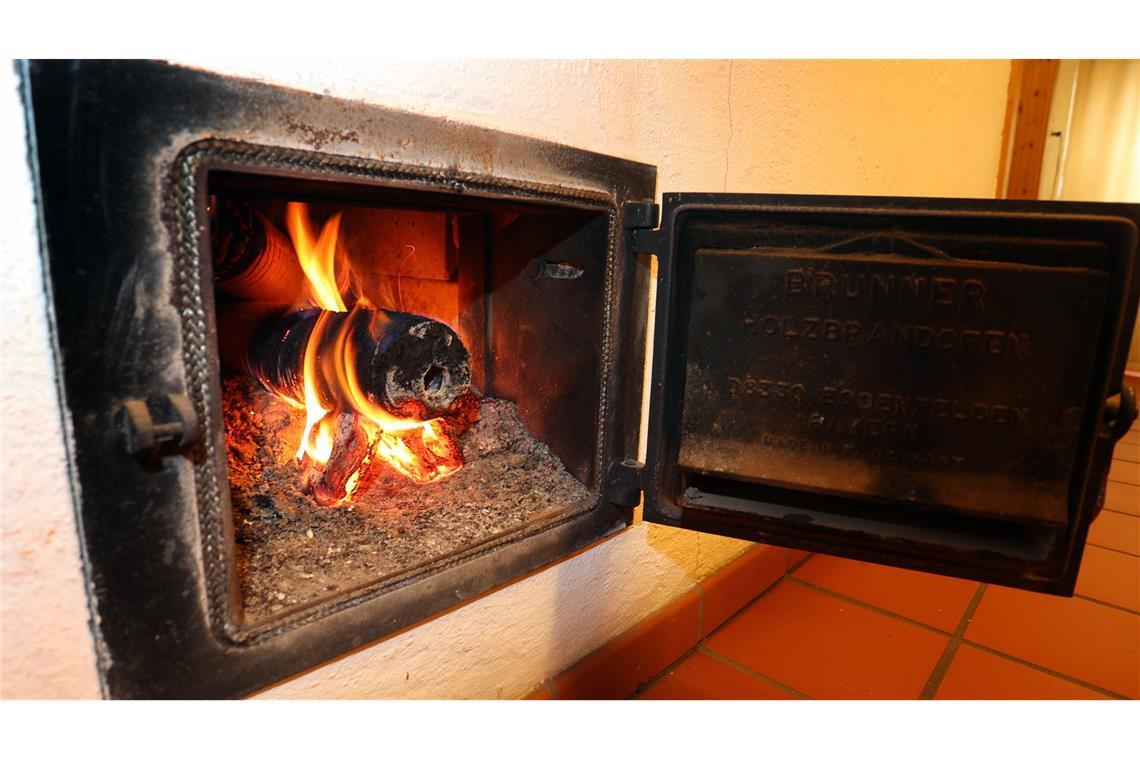 Betriebserlaubnis für ältere Holzöfen erlischt Die Frist, die nun endet, betrifft bestimmte Ofentypen.