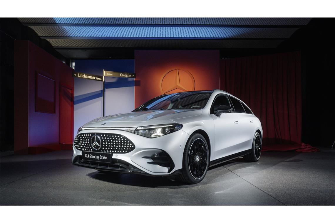 So sieht der neue Mercedes CLA Shooting Brake aus Die Front des CLA Shooting Brake unterscheidet sich nicht von der Limousine – uns auch die Länge beträgt bei beiden Modellen exakt 4,723 Meter lang. Aber natürlich gibt es auch Unterschiede...