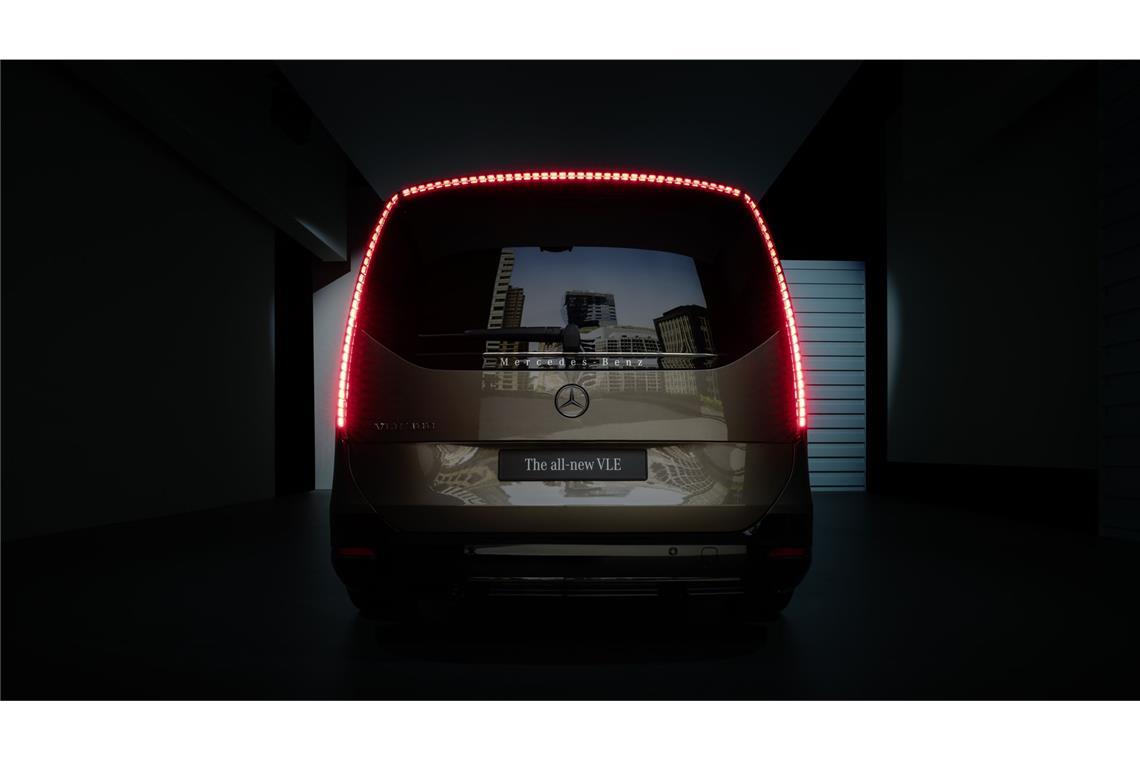 Die Front leuchtet mit einem umgedrehten U – ähnlich wie beim neuen GLB.