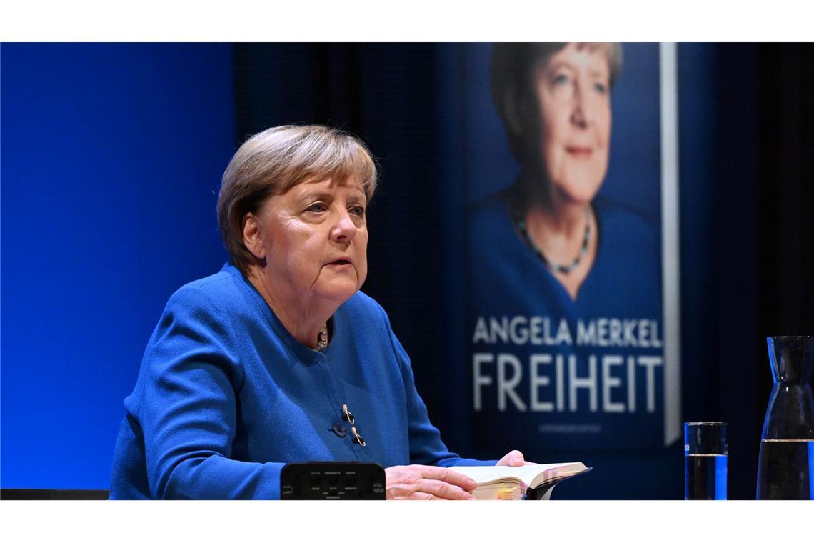 Media Control: "Altern" von Heidenreich meistverkauftes Buch Die frühere Bundeskanzlerin Angela Merkel bei einer Veranstaltung für ihr Buch in Stralsund. (Archivfoto)