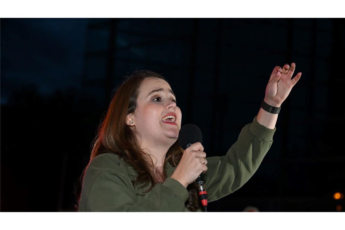 Die frühere Grünen-Vorsitzende Ricarda Lang demonstrierte ebenfalls vor der CDU-Zentrale.