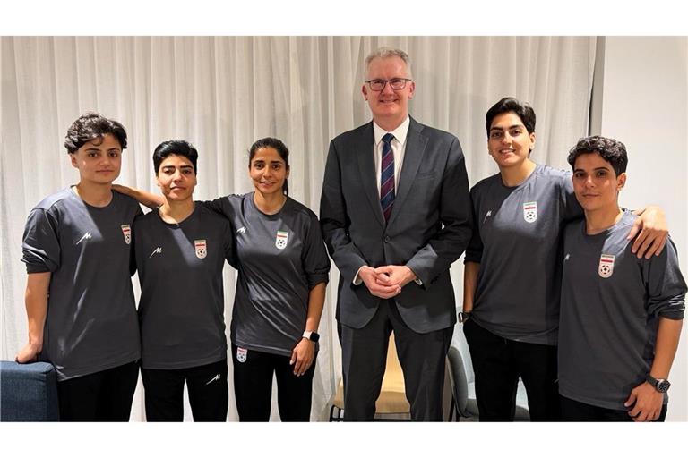 Die fünf Fußballerinnen befinden sich nach ihrer Asyl-Zusage an einem geheimen Ort in Australien.