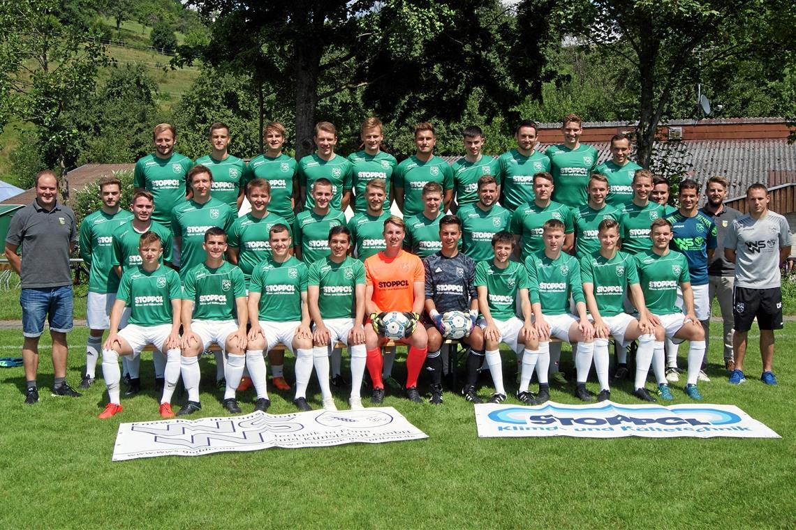 Die Fußballer der ersten und zweiten Mannschaft der SG Oppenweiler/Strümpfelbach haben sich schon vor dem Beginn der Saison 2019/2020 als eine Einheit präsentiert. Foto: privat