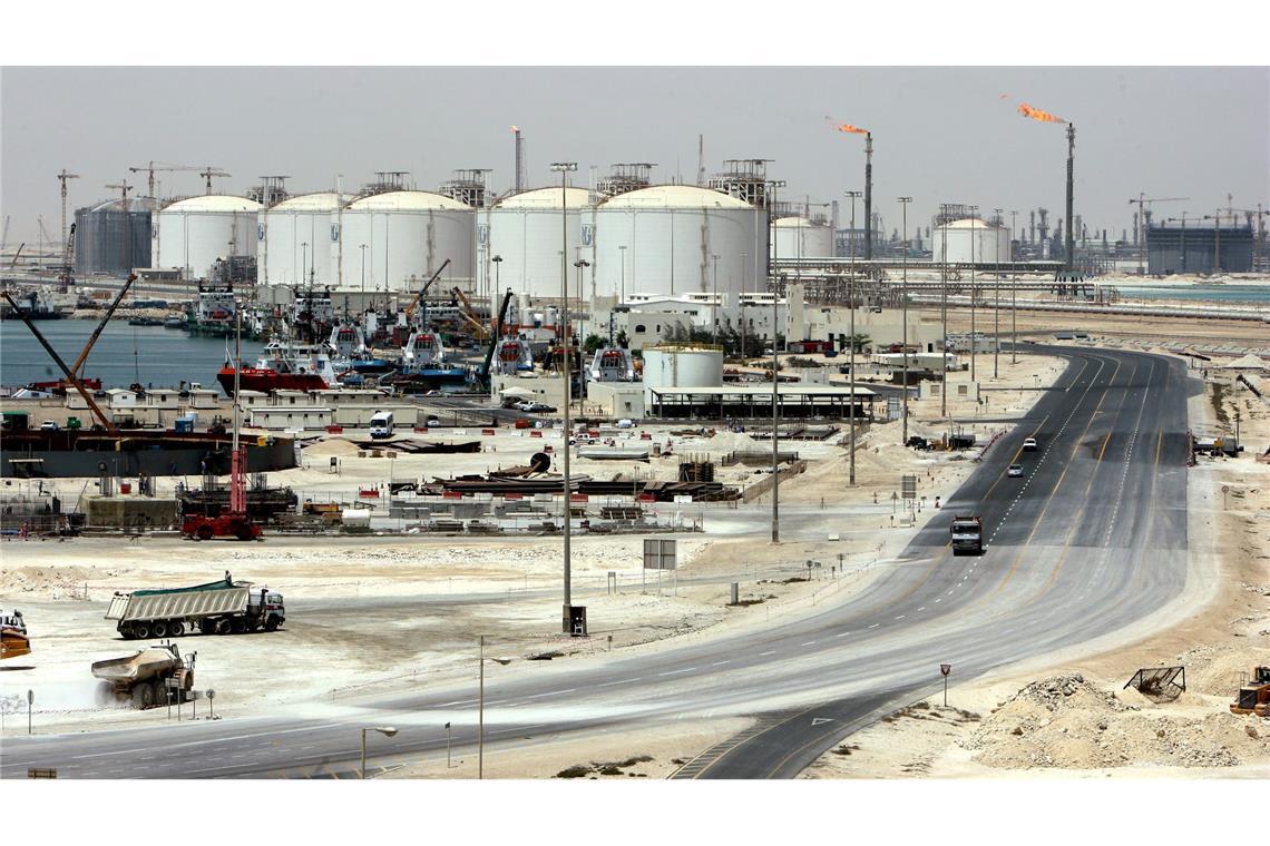 Die Gasanlage im Industriegebiet von Ras Laffan in Katar ist nach Angriffen stark beschädigt.