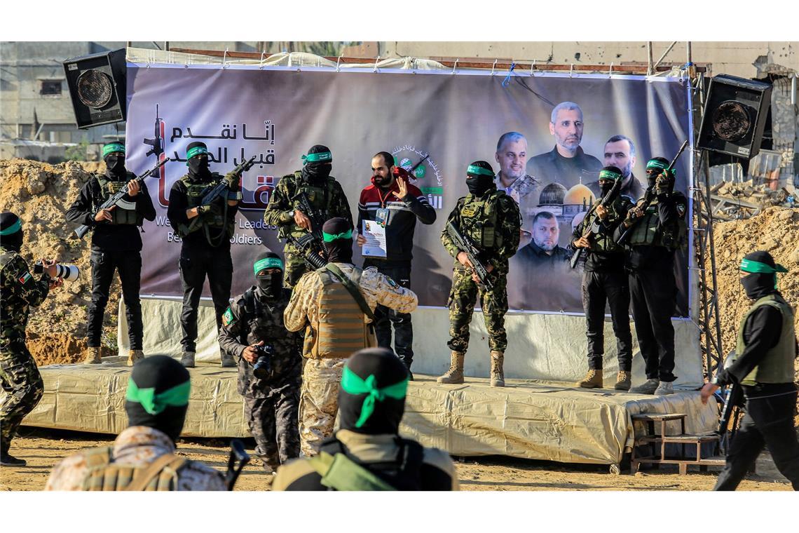 Hamas und Israel tauschen Geiseln gegen Häftlinge aus Die Geiselübergabe lief am Samstag geordneter als zuvor.