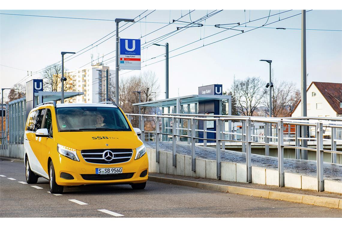 Die gelben Vans von SSB-Flex kosten einen Komfortzuschlag, für den  VVS-Rider reicht in der Region die normale Fahrkarte.