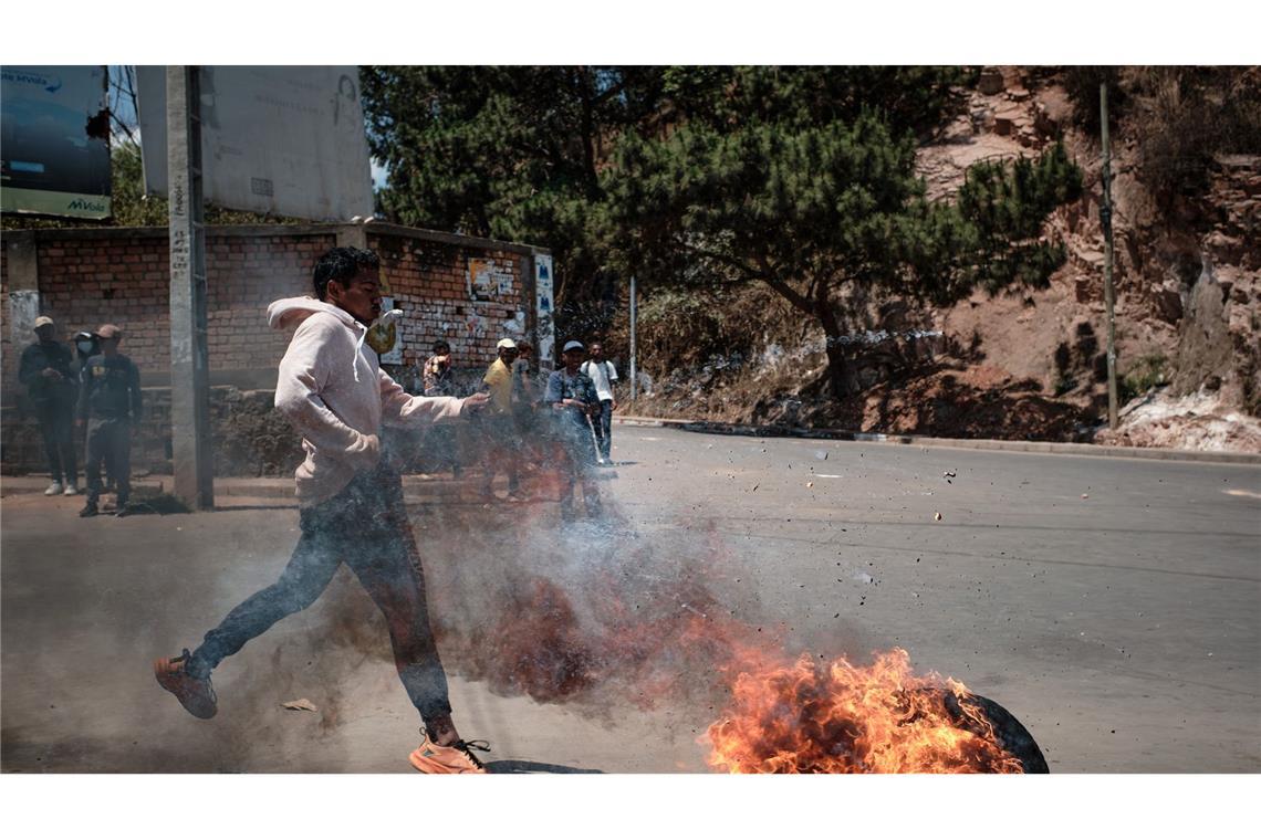 Jugendproteste in Madagaskar heizen sich weiter auf Die Gen Z-Bewegung und viele Einwohner der Stadt Antananarivo prangern die wiederkehrenden Wasser- und Stromausfälle sowie die Misswirtschaft der Regierung an.