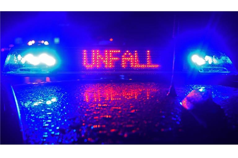 Die genauen Umstände des Unfalls waren zunächst nicht bekannt. (Symbolbild)