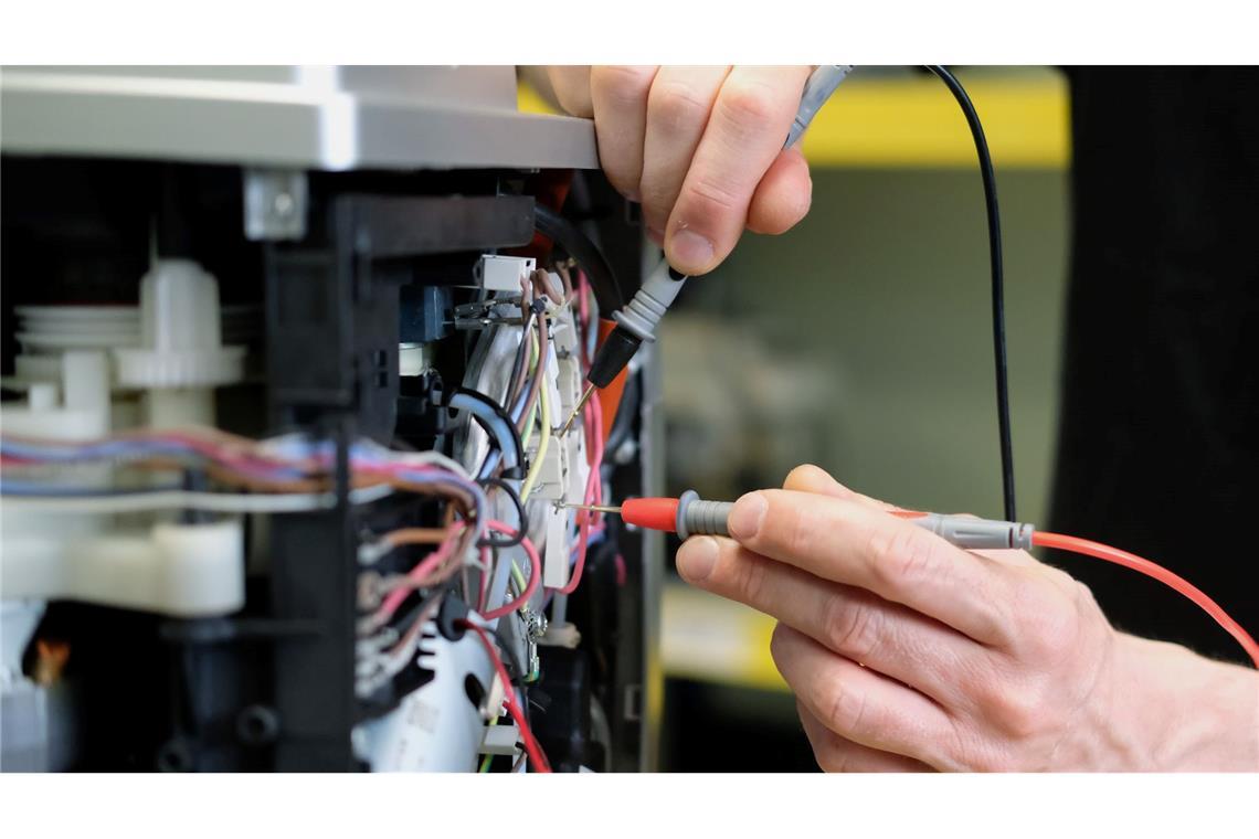 Die geplante Gesetzesänderung soll die Entscheidung für eine Reparatur und gegen den Neukauf erleichtern. (Symbolbild)