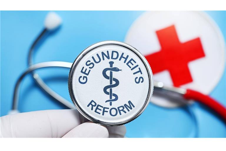 Die geplante Gesundheitsreform nimmt Fahrt auf. Sicher ist vor allem: Für die Bürger wird es weniger Leistung für hohe Beiträge geben.