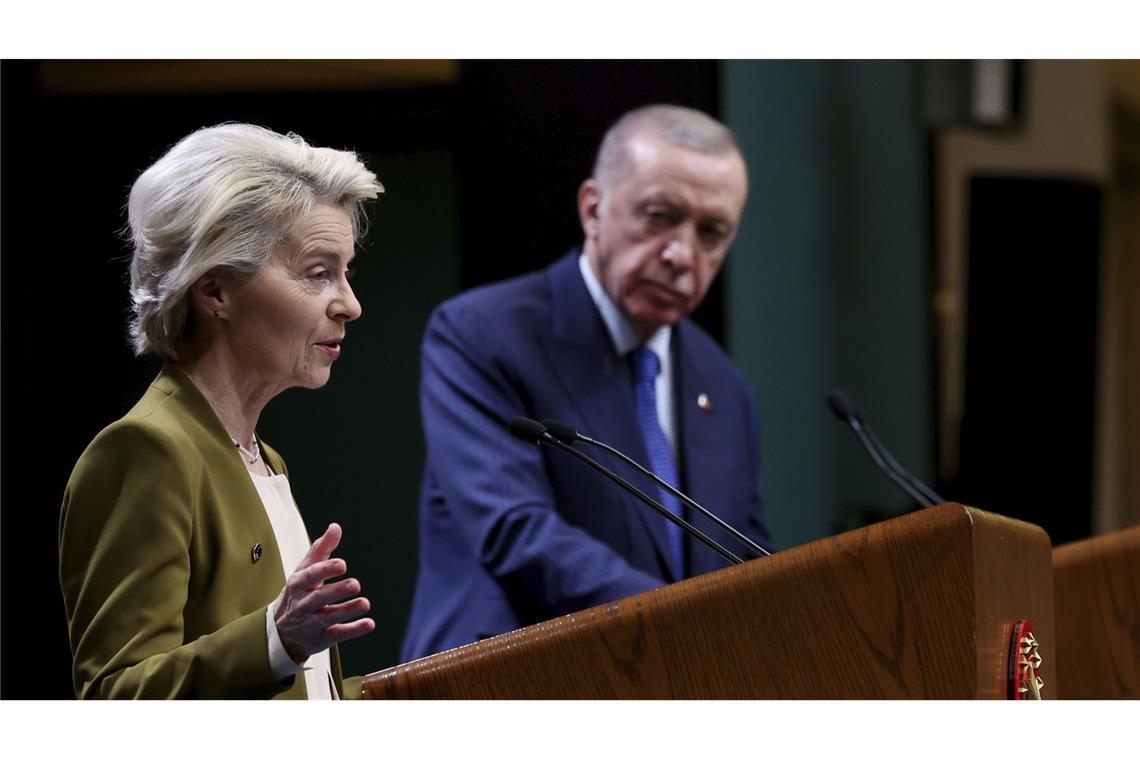 EU schließt Absage von Gesprächen mit Türkei nicht aus Die geplanten Beratungen mit der Türkei waren von Ursula von der Leyen nur wenige Tage vor der Festnahme Imamoglus angekündigt worden.
