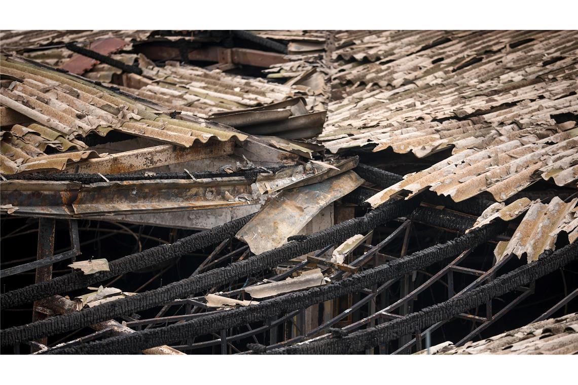 Nordmazedonien: Zahl der Todesopfer von Brand steigt auf 60 Die Gesamtzahl der Todesopfer des verheerenden Brandes in einem Nachtklub im nordmazedonischen Kocani liegt nun bei 60. Drei Wochen danach erlag der Manager des Lokals seinen schweren Brandverletzungen.