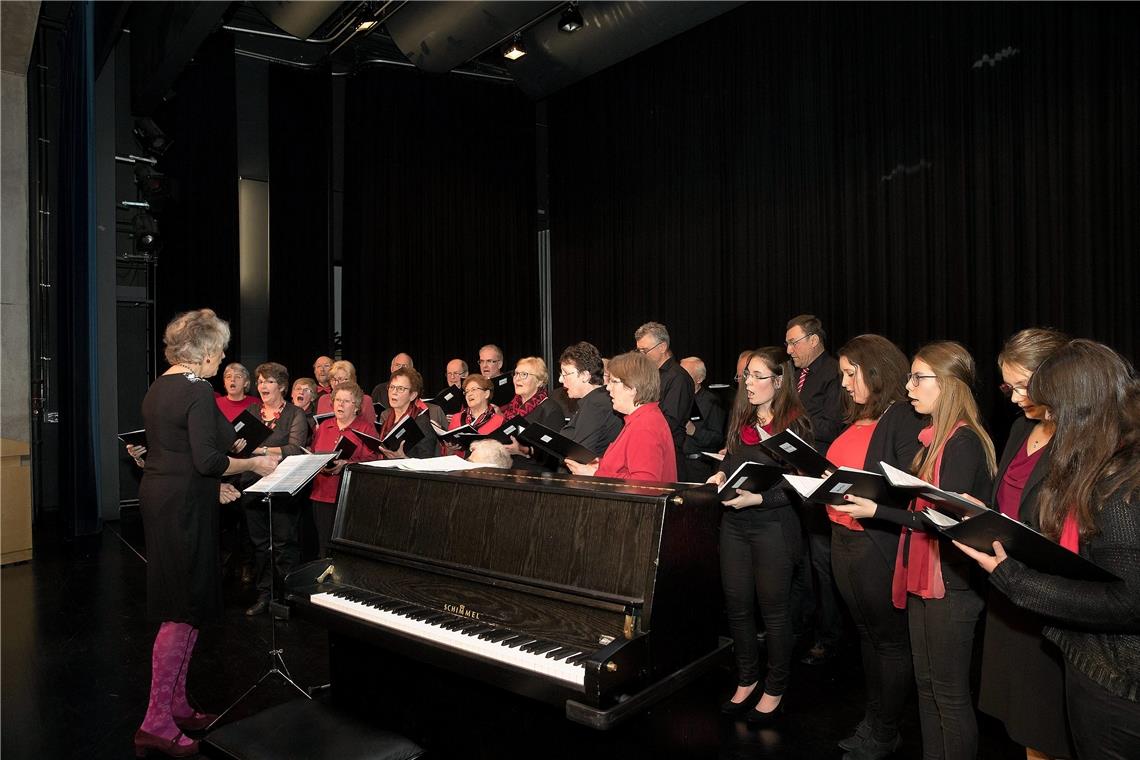 Treffen zur ersten Singstunde vor 125 Jahren Die Gesangvereine Fornsbach und Westermurr bilden heute eine Singgemeinschaft und wirken bei verschiedenen Veranstaltungen gemeinsam mit – wie hier beim Bürgerempfang 2018 in der Murrhardter Festhalle. Fotos: Archiv Carl-Schweizer-Museum/J. Fiedler