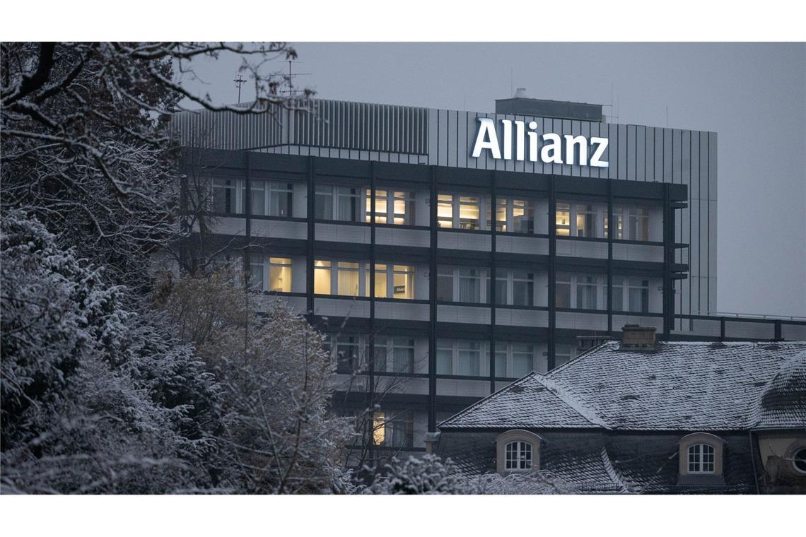 Allianz im Tagesgeschäft mit Rekordgewinn - Dividende steigt Die Geschäfte beim Versicherungskonzern Allianz laufen rund.