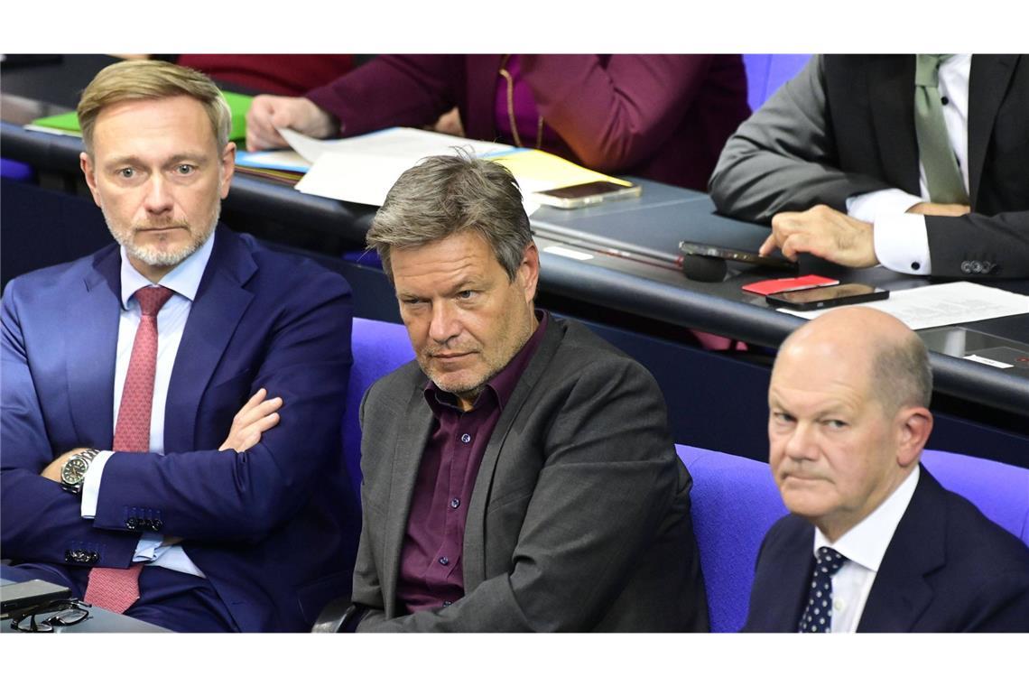 Das sagen unsere Leser zum Ampel-Aus – und was Sie sich nun wünschen Die Gesichter der Ampel-Regierung: Christian Lindner (FDP), Robert Habeck (Grüne) und Olaf Scholz (SPD).