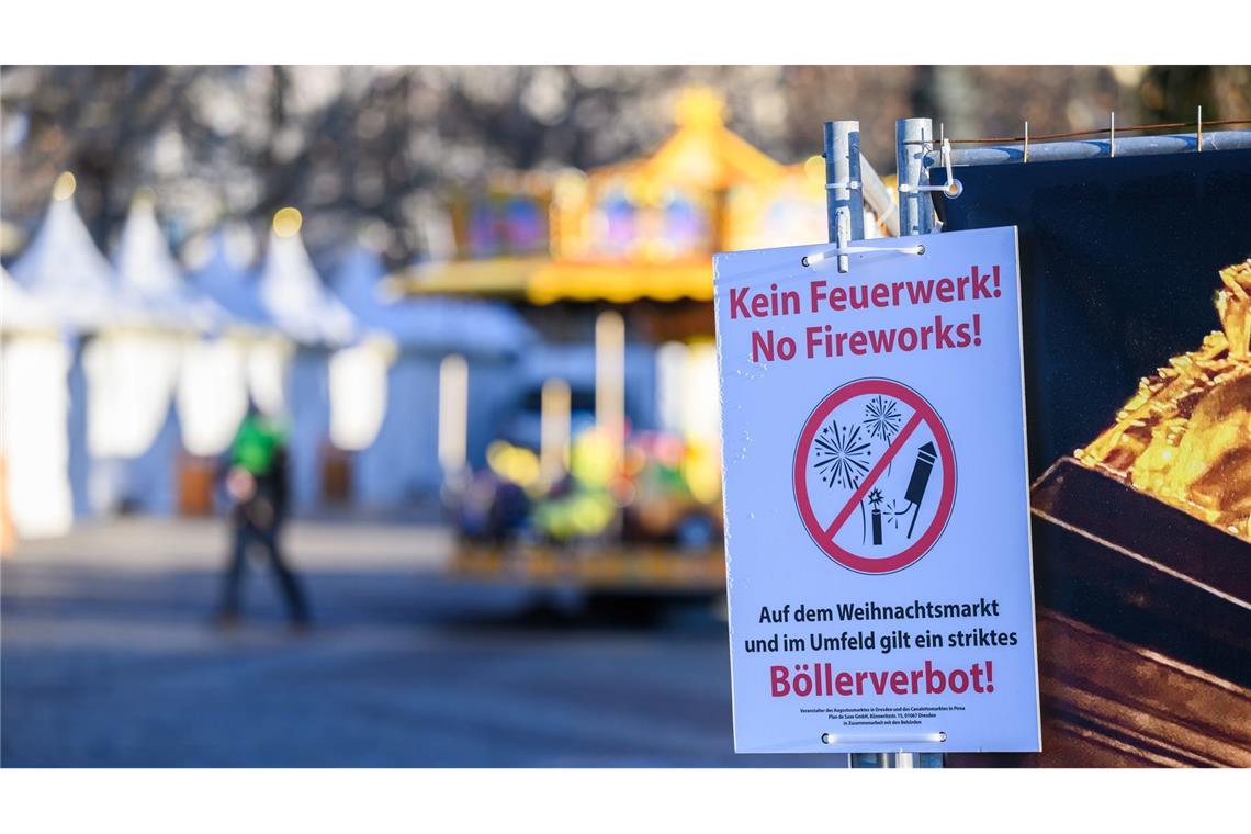 Debatte um Böllerverbot - GdP mahnt rasches Handeln an Die Gewerkschaft der Polizei appelliert an Berliner Senat alle Möglichkeiten auf ein Böllerverbot auszuschöpfen. (Symbolbild)