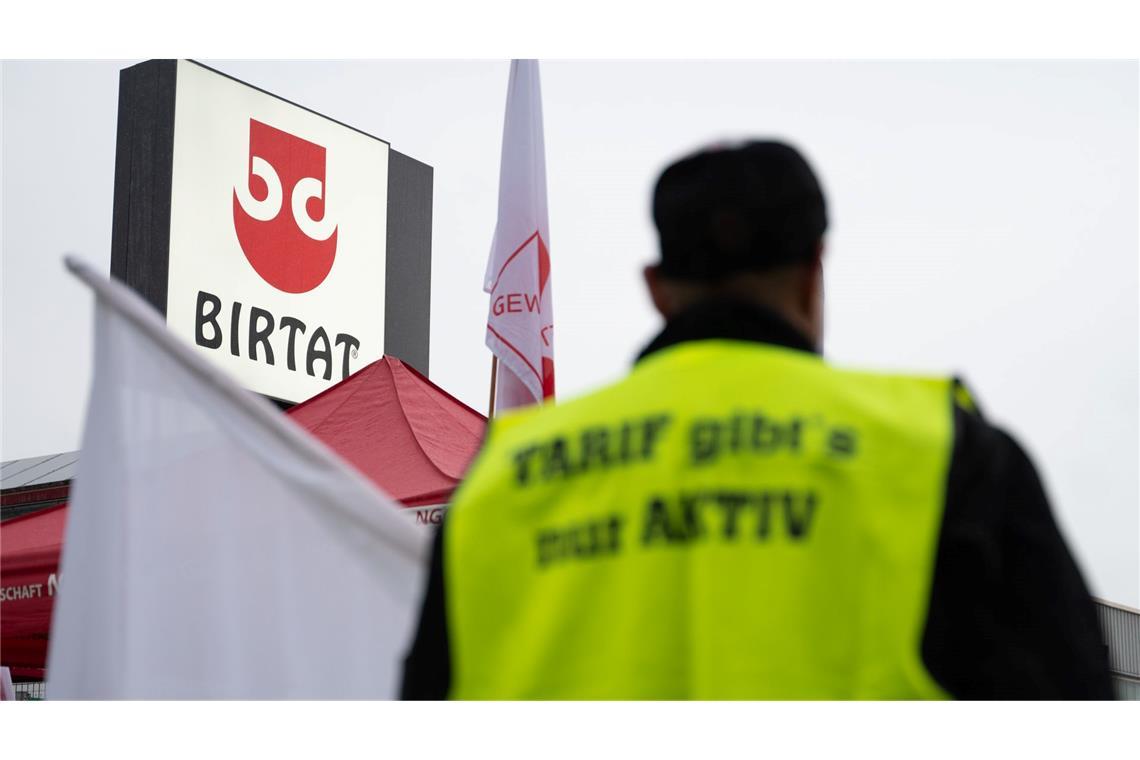 Warnstreik legt Dönerspieß-Produktion zeitweise lahm Die Gewerkschaft fordert ein Einstiegsgehalt von 3.000 Euro.