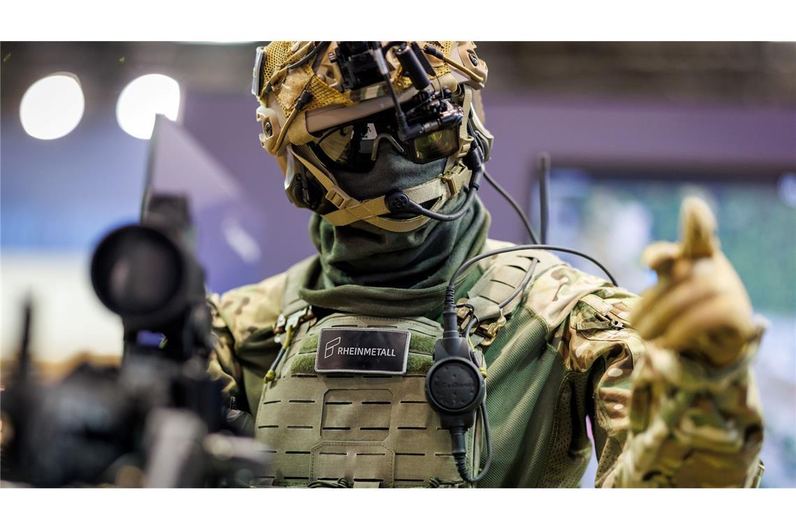 Die Gladius genannte Kampfausrüstung von Rheinmetall auf der Nürnberger Sicherheitstechnik-Messe Enforce Tac 2025. Ähnlich sieht die nun bestellte Bundeswehr-Ausrüstung aus. (Archivbild)