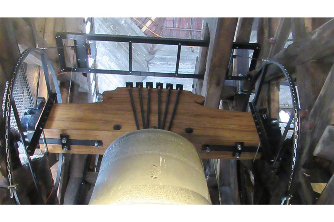 Die Glocke "Emmanuel" - 13,3 Tonnen schwer und seit 1686 Zeuge von Krönungen, Revolutionen und Friedensfeiern.