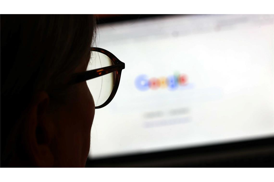 Google startet neue Such-Funktion mit KI-Zusammenfassungen Die Google-Suche wird künftig bei bestimmten Anfragen eine "Übersicht mit KI" als Antwort liefern. (Archivbild)