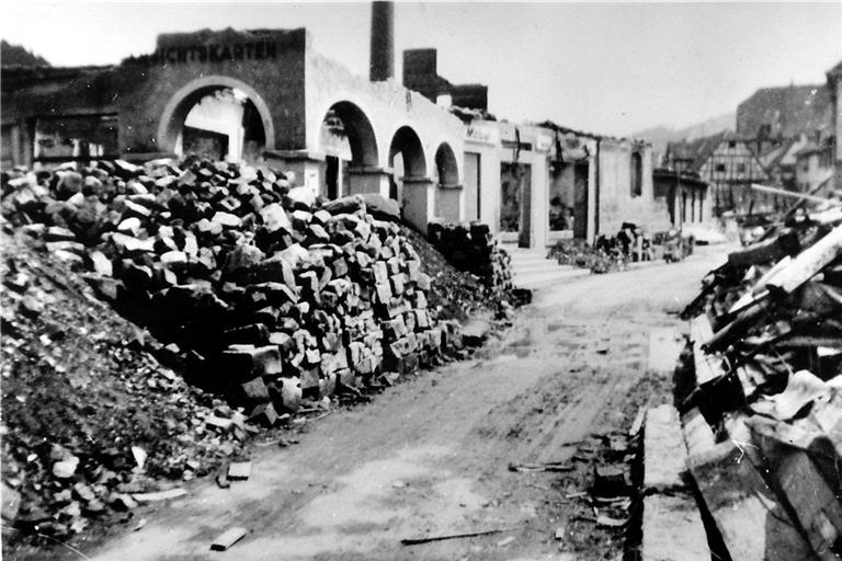 Die Grabenstraße in Murrhardt nach dem Beschuss der Alliierten 1945. Foto: MZ-Archiv