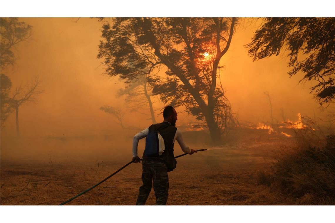 Griechische Feuerwehr erwartet „sehr schwierigen Tag“ bei Kampf gegen Waldbrände Die griechische Feuerwehr ist angesichts von Dutzenden neuen Feuern an ihrer Belastungsgrenze. (Archivbild)