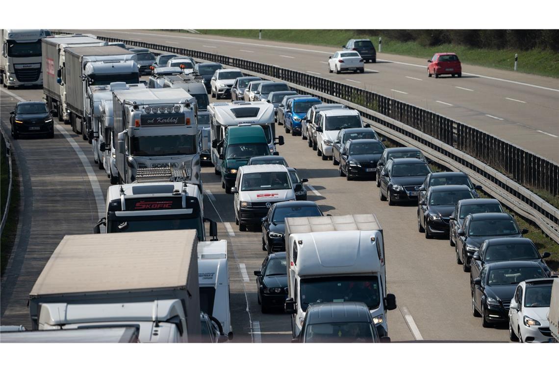 ADAC rechnet mit vollen Straßen zum Ende der Osterferien Die größte Verkehrs-Belastung im Südwesten erwartet der ADAC Württemberg für Freitag- und Samstagnachmittag. (Archivbild)