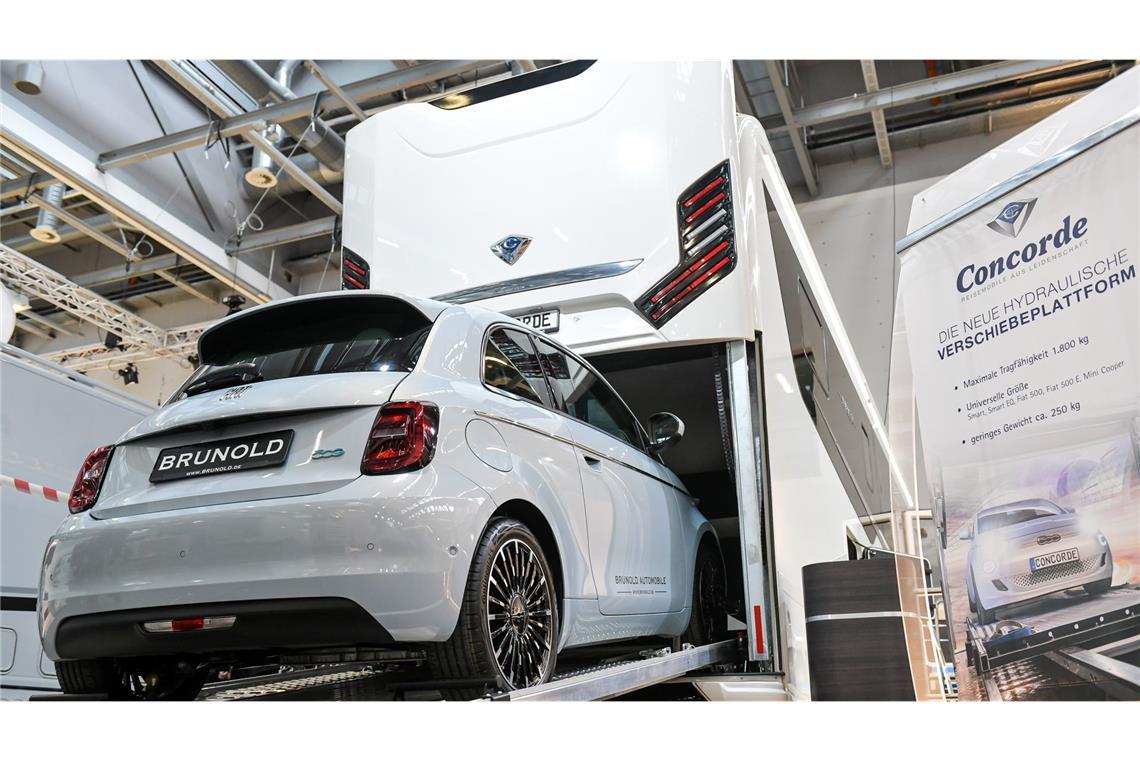 Urlaub in der Präsidentensuite auf Rädern Die größten Luxusreisemobile haben sogar Platz für Klein- und Sportwagen