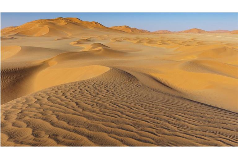 Die Große Arabische Wüste erstreckt sich vom Jemen über den Persischen Golf und Oman bis nach Jordanien und den Irak über eine Fläche von 1.855.000 Quadratkilometer.