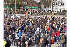 Die große Corona-Demo am Karsamstag 2021 war eine der herausfordernden Lagen für Carsten Höfler.