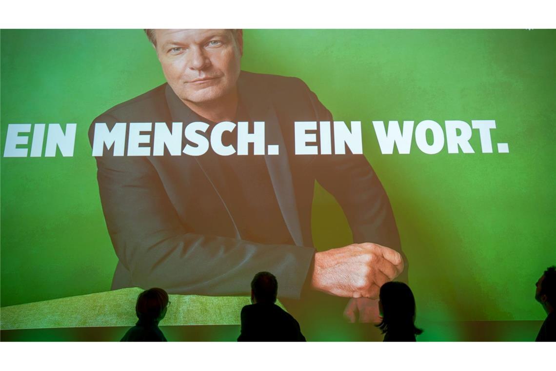 Auf in den Wahlkampf: Was wollen die Parteien? Die Grünen stellen ihren Kanzlerkandidaten Robert Habeck ganz groß raus - neben dem Wahlprogramm.