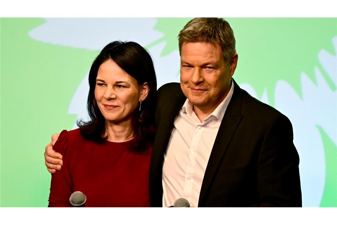 Esken will SPD-Chefin bleiben Die Grünen von Kanzlerkandidat Habeck und Außenministerin Annalena Baerbock haben laut Hochrechnungen nur leicht verloren.
