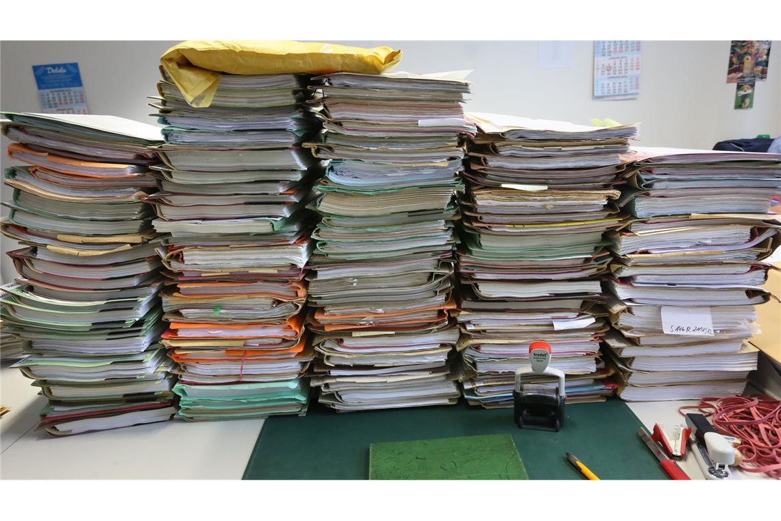 Ohne Digitalisierung erstickt die deutsche Justiz Die gute alte Papierakte prägt das Bild in den Büros der deutschen Justizbehörden.